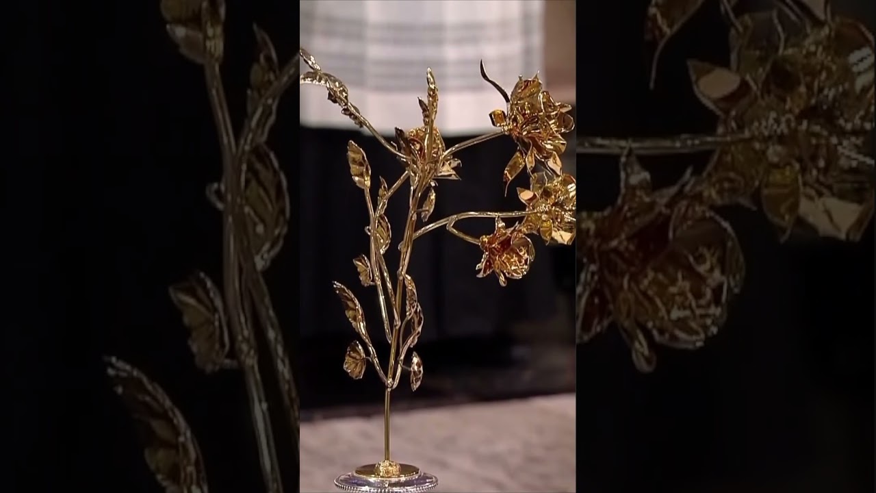 Ðóa hồng bằng vàng dâng Ðức Mẹ